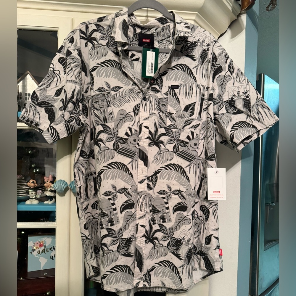 Men’s Globe Shirt